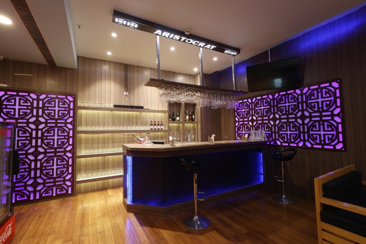 Aristocrat Hotel Колката Екстер'єр фото