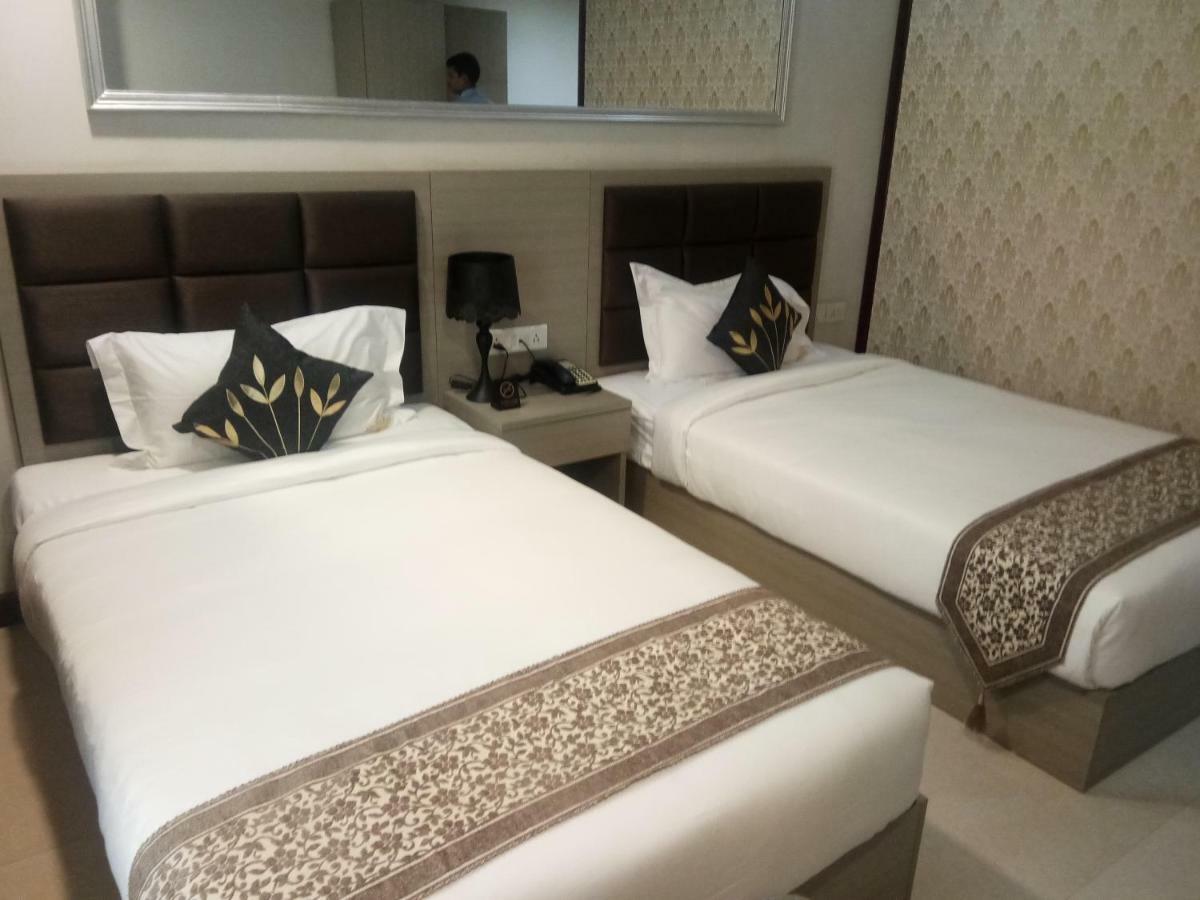 Aristocrat Hotel Колката Екстер'єр фото