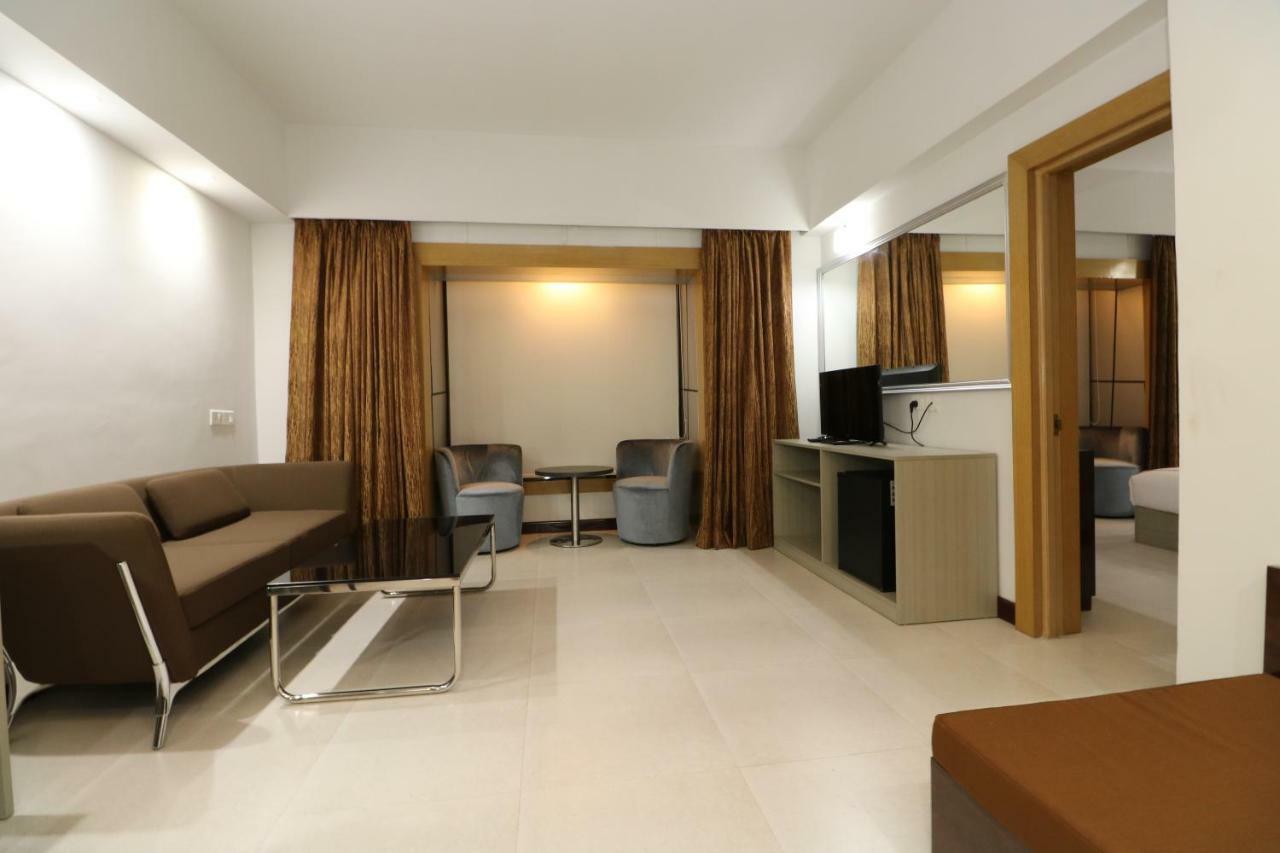 Aristocrat Hotel Колката Екстер'єр фото