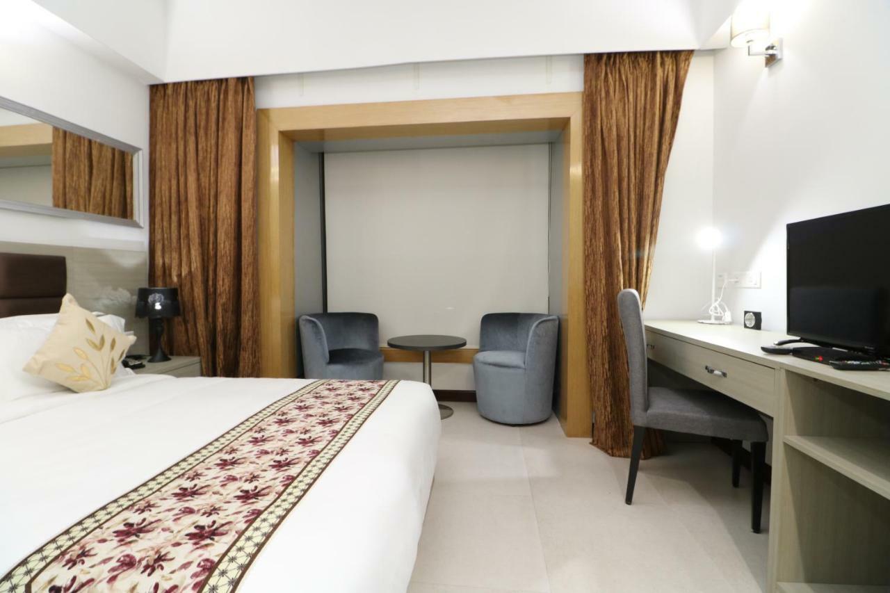 Aristocrat Hotel Колката Екстер'єр фото