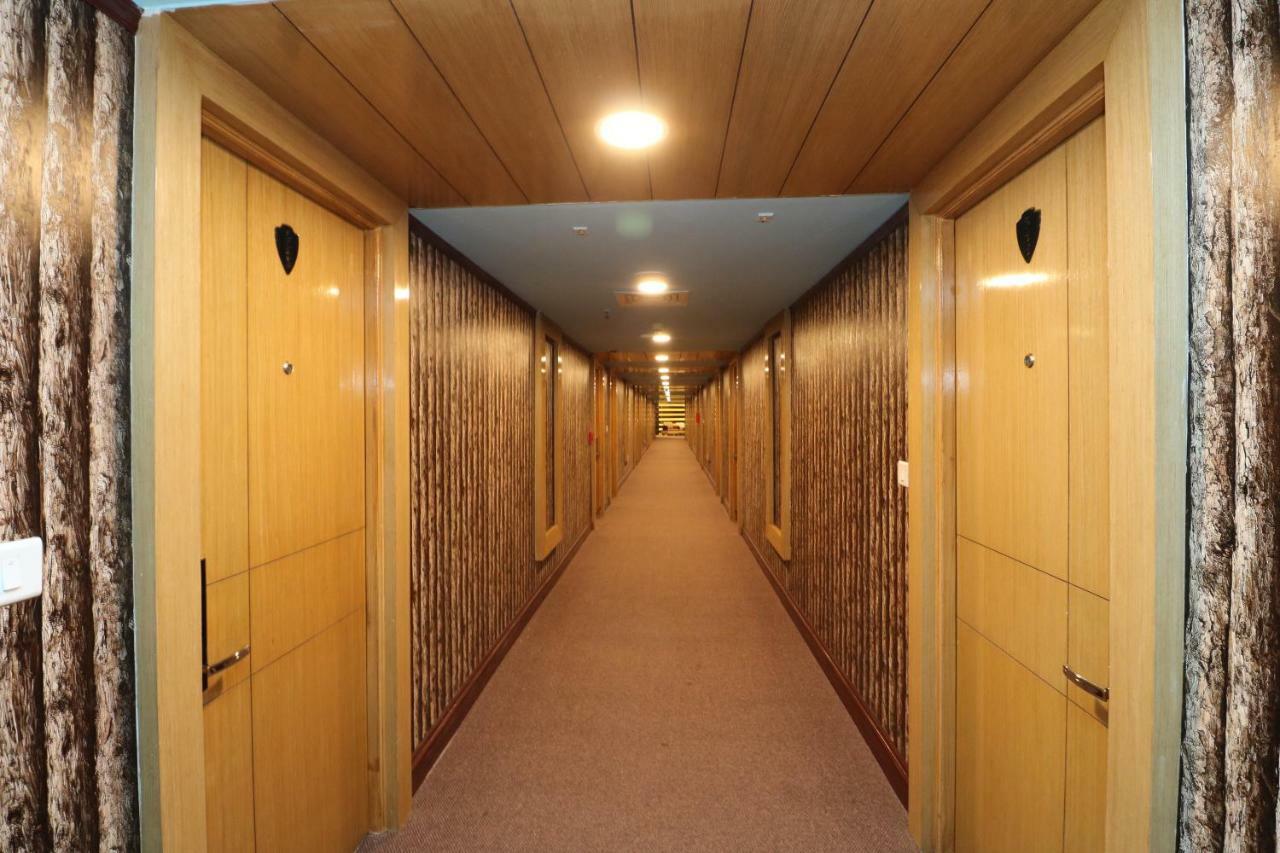 Aristocrat Hotel Колката Екстер'єр фото