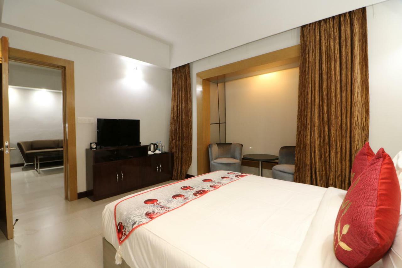 Aristocrat Hotel Колката Екстер'єр фото