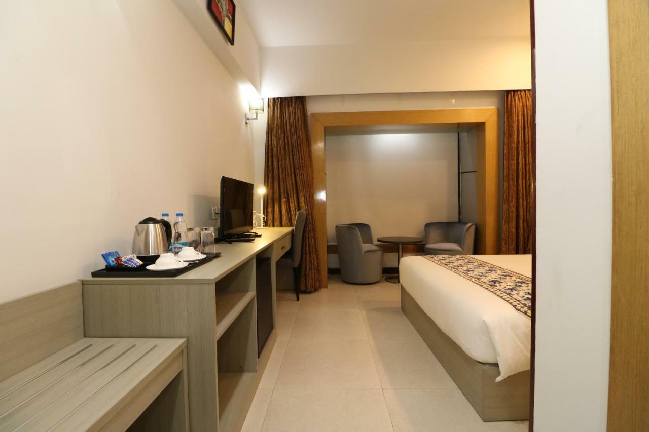 Aristocrat Hotel Колката Екстер'єр фото