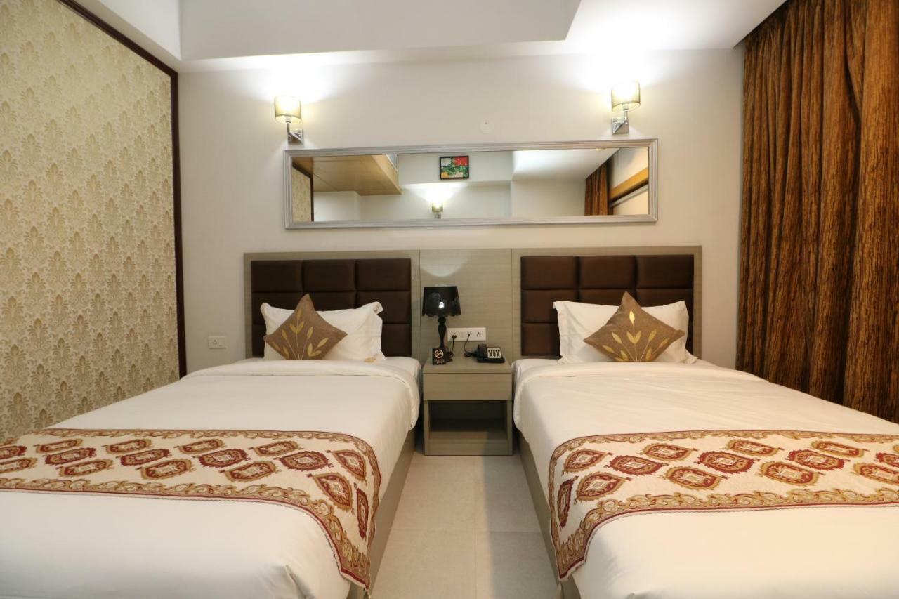 Aristocrat Hotel Колката Екстер'єр фото